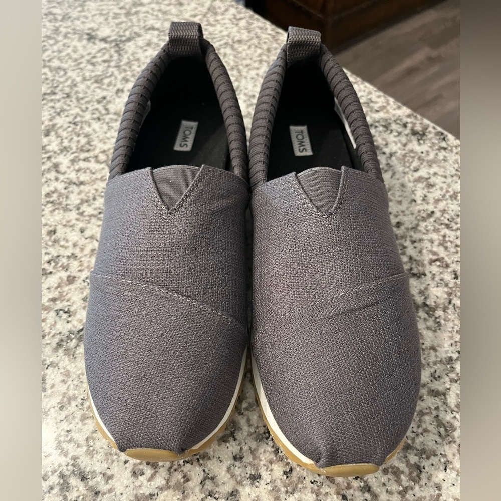 Toms tennis shoes